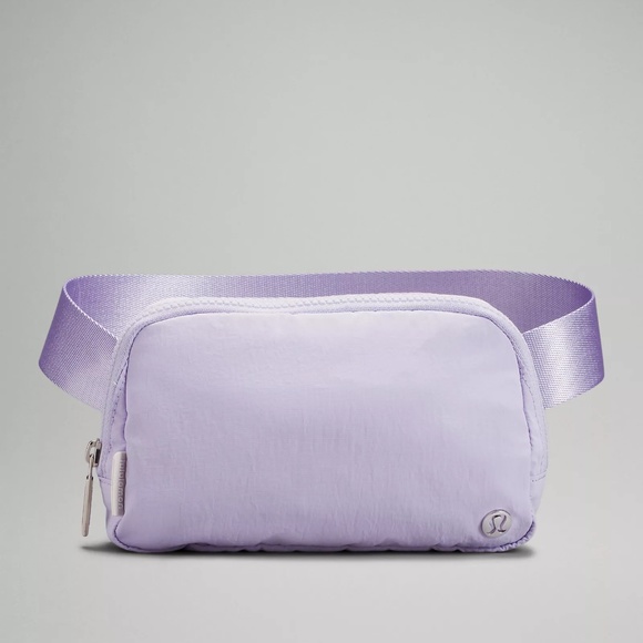 lululemon athletica Handbags - 🆕 NWT EXTENDED STRAP lululemon everywhere belt bag - lavender fog